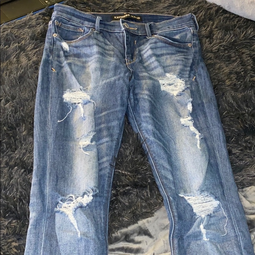 Ripped mid-rise jeans